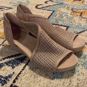 Earth Women's Beige Peep Toe Wedges